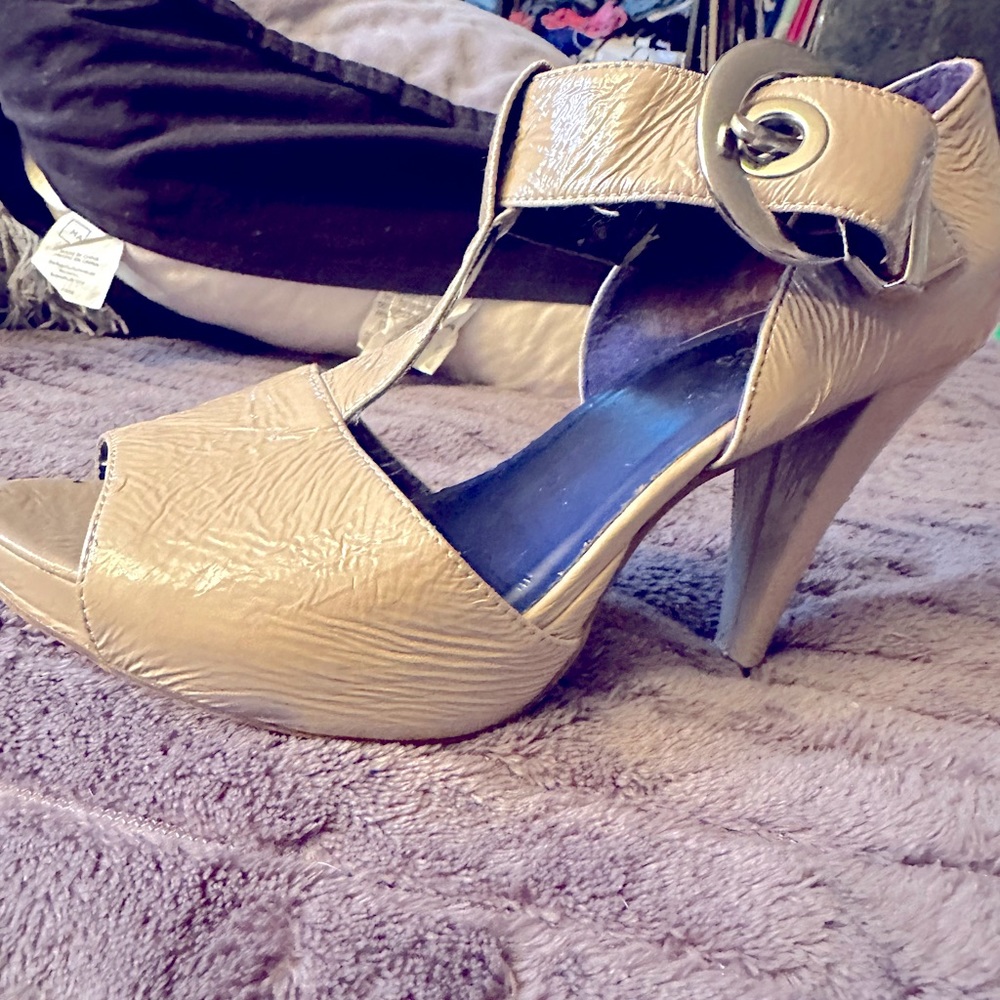 Size 8 candies heels taupe color open toe